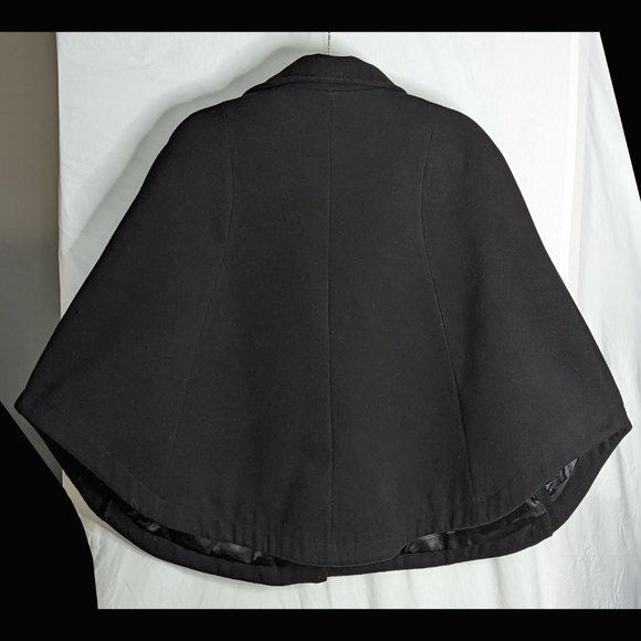 Superb & Elegant VIA SPIGA Size S/M Black Lined Cape w/ Shiny Pleather Trim - Picture 5 of 5
